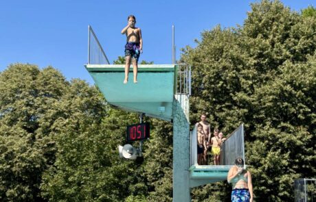 CS Freibad Leo hüpft vom 5er 29 07 2026